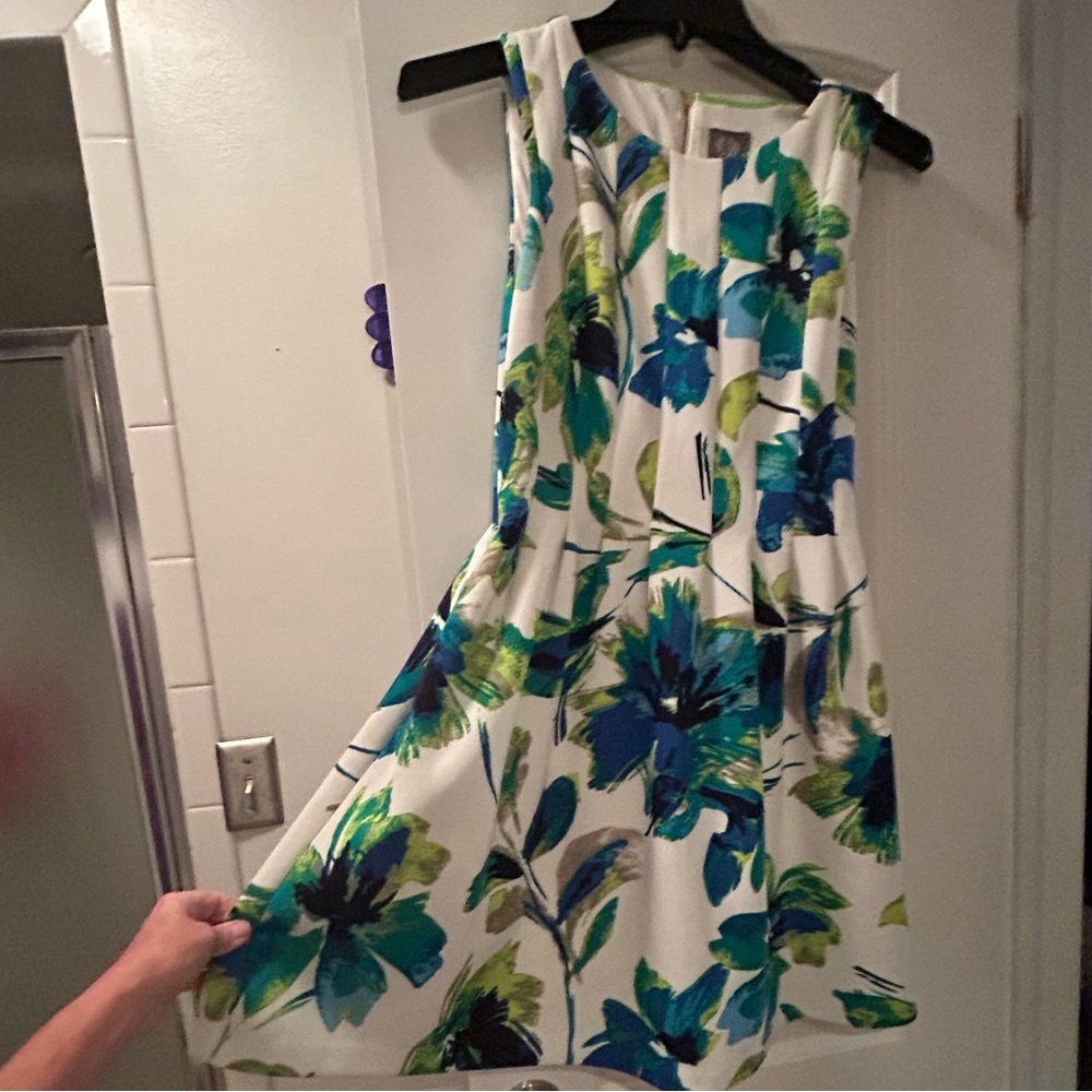 $25 sale Vince Camuto Wt Blue Cool Water Color Floral Scuba Pleated Dress 10